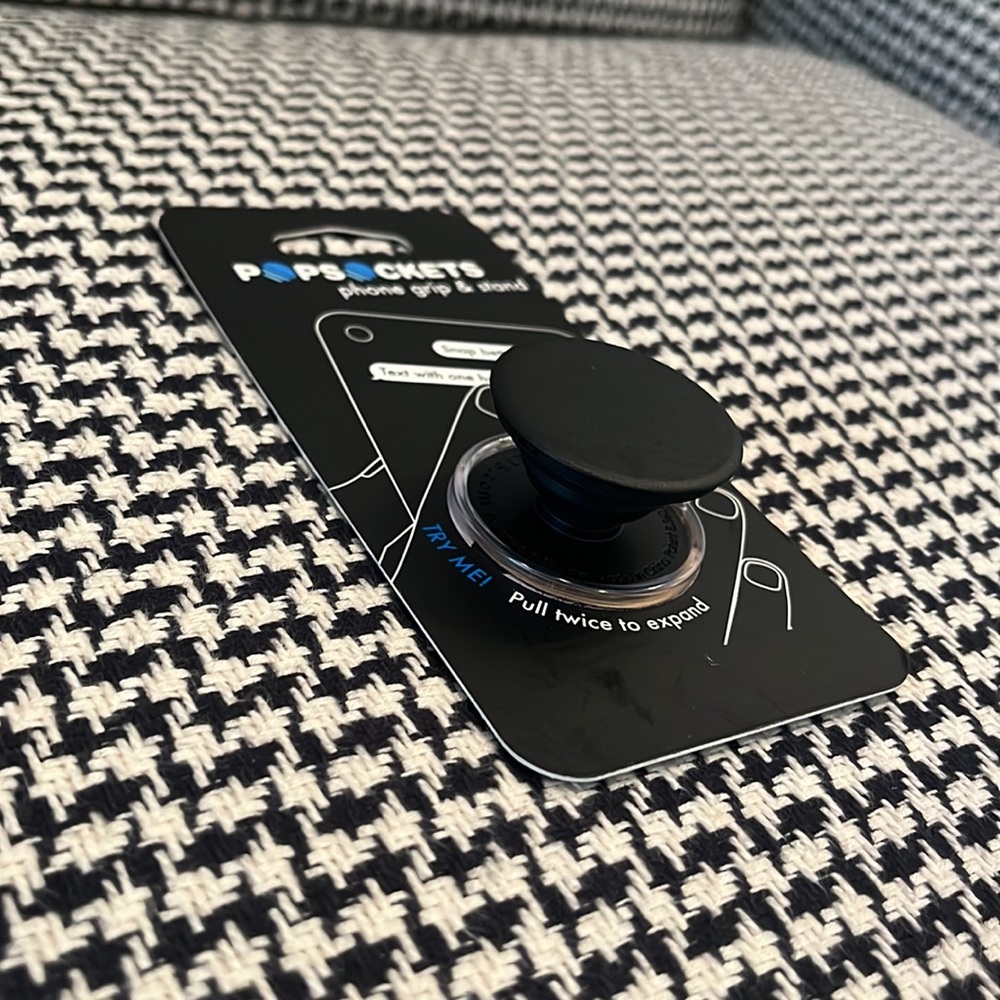 Black Popsocket - Picture 3 of 4
